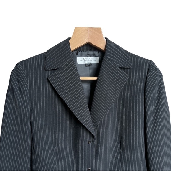 Tahari Arthur S. Levine Women’s Black Pinstripe Suit Blazer Jacket, Size 8P - Picture 3 of 11
